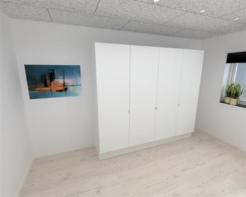 Garderobeskab med 4 låger i hvid 240 cm fra Kitchn med Daytona front